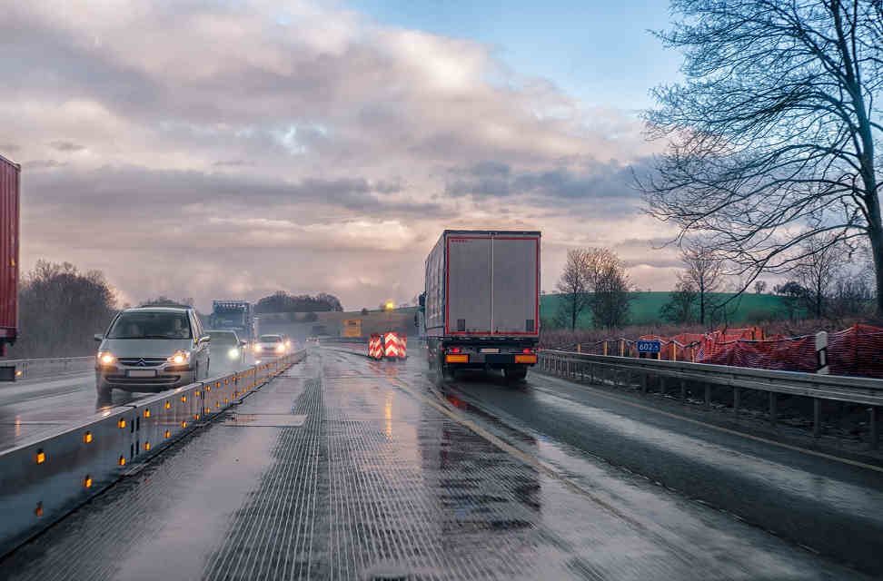 3 Risky Things Truck Drivers Almost Always Do on the Job